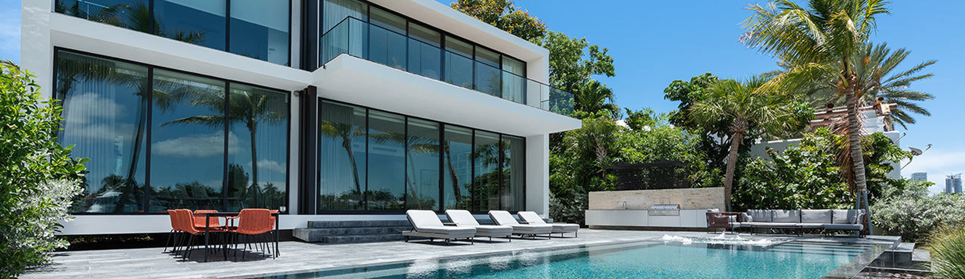 A felicidade, a arquitetura e o vidro no Brasil